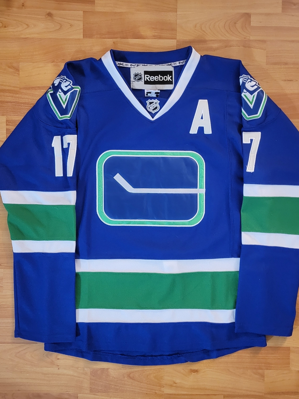 Reebok Ryan Kesler Vancouver Canucks Size 48 Blue Jersey Stitched Fight Strap